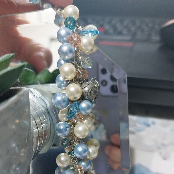 Beautiful Pearl Beads Crystal Gems Cluster Bracelet Very Pretty Light Blue Cream - Picture 10 of 12